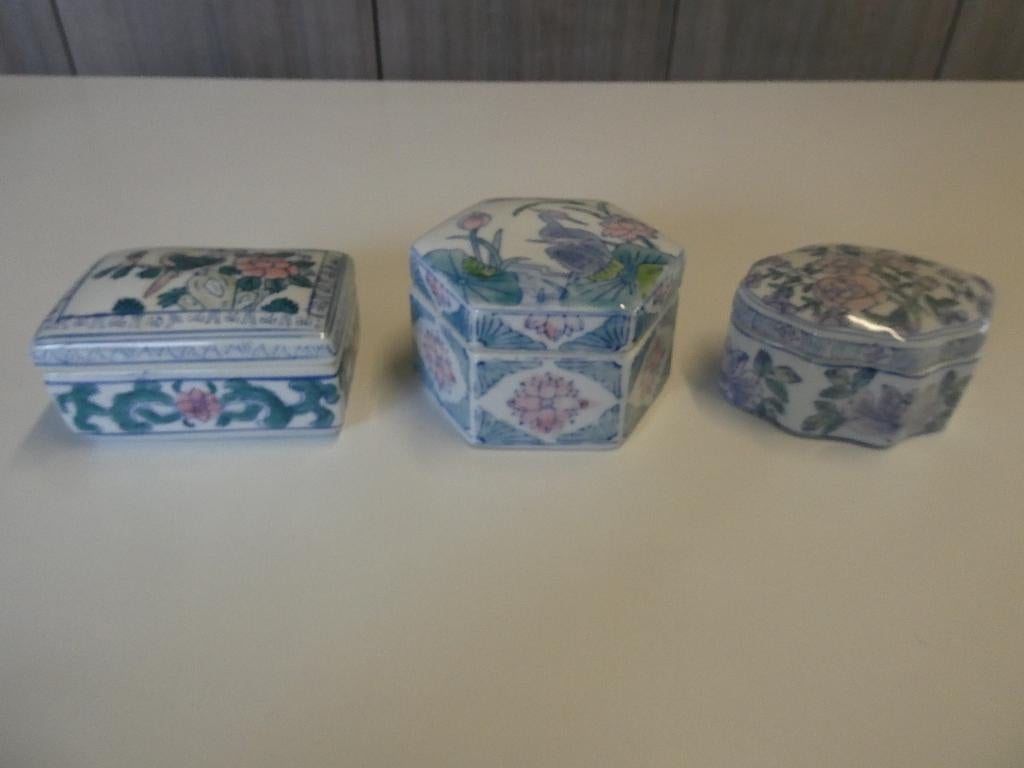 Leuke porseleinen Chinese doosjes, Overige kleuren, Aardewerk of Porselein, Ophalen of Verzenden, Zo goed als nieuw