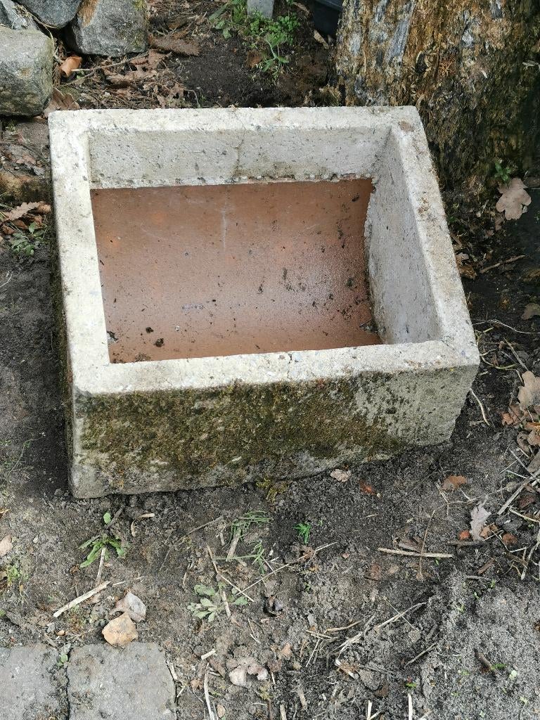 gratis betonnen voerbakken 3 x, Ophalen