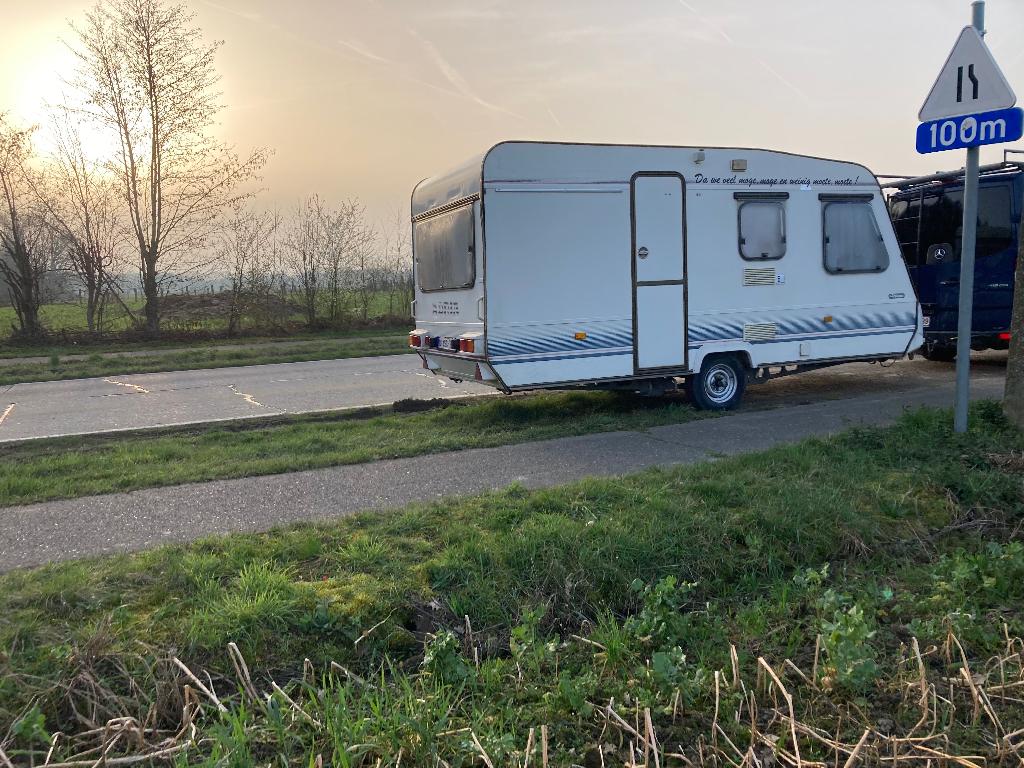 Caravan adria 460, Caravans en Kamperen, Caravans, Standaardzit, 750 - 1000 kg, Particulier, Luifel