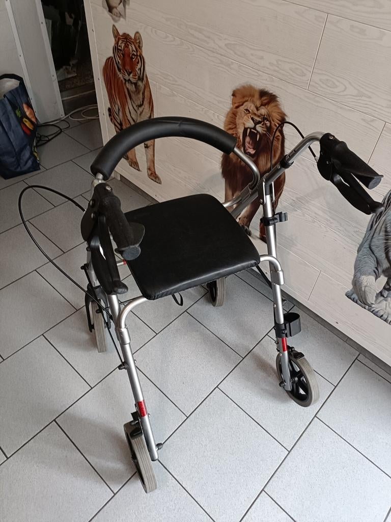 Tribune déambulateur pliable 4roues aluminium avec frein, Ophalen, Opvouwbaar