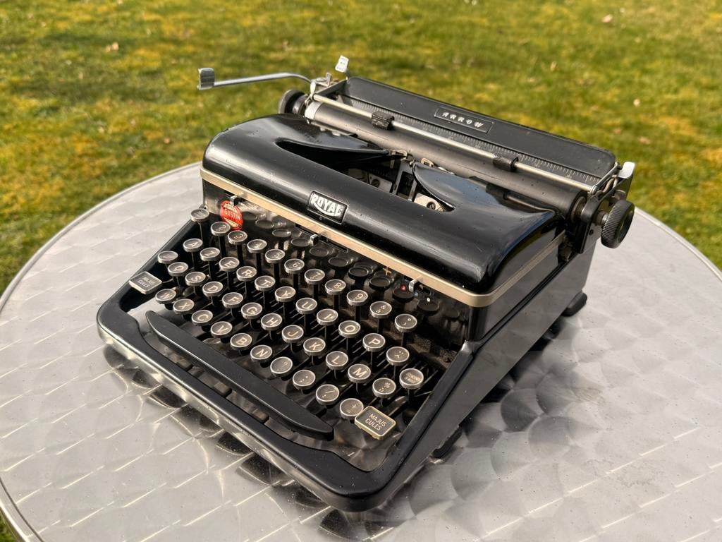 Machine à écrire vintage ROYAL “Arrow”–Fonctionnelle, Ophalen, Gebruikt
