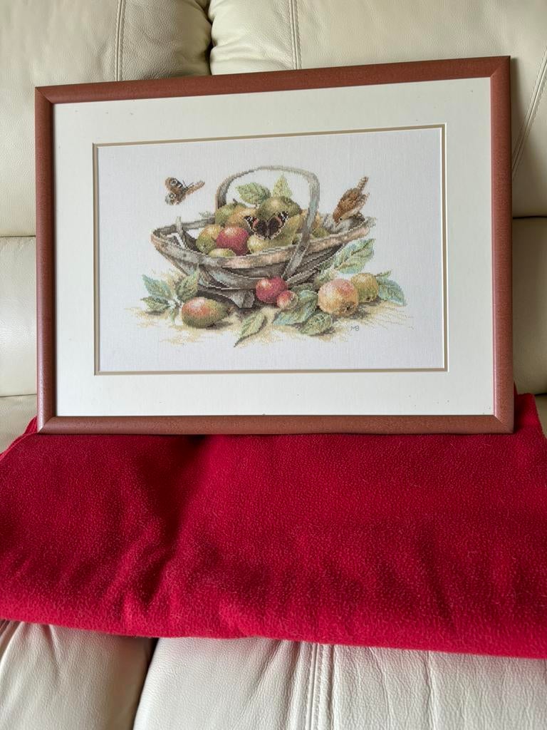 Handwerk in kruissteek, kader 62 X 47, werk 45 X 30cm,, Hobby en Vrije tijd, Ophalen, Zo goed als nieuw