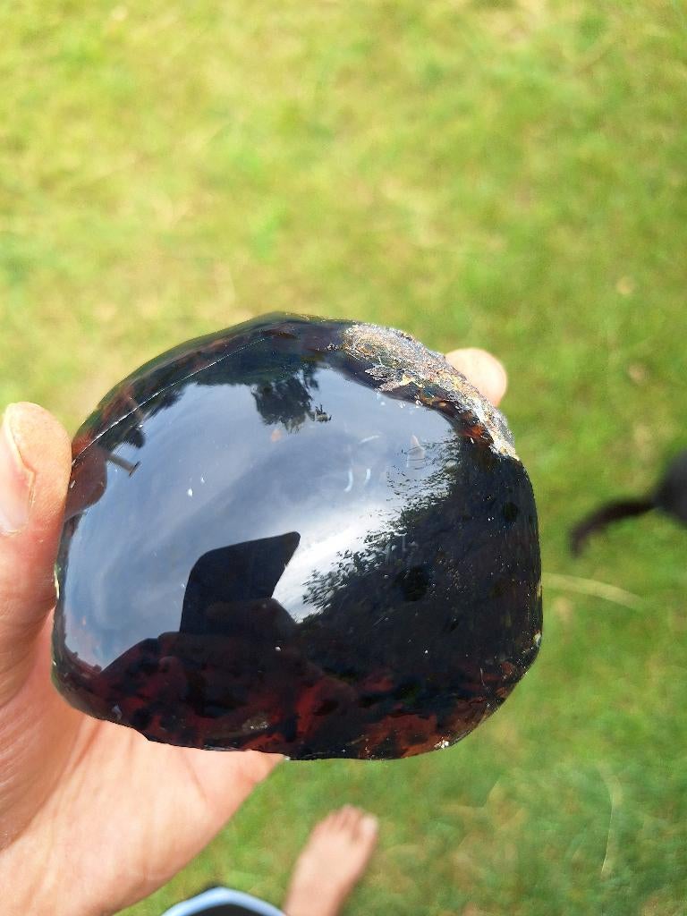 PRACHTIGE Indonesisch barnsteen semi polished 126 gr !DARK!, Ophalen of Verzenden, Fossiel