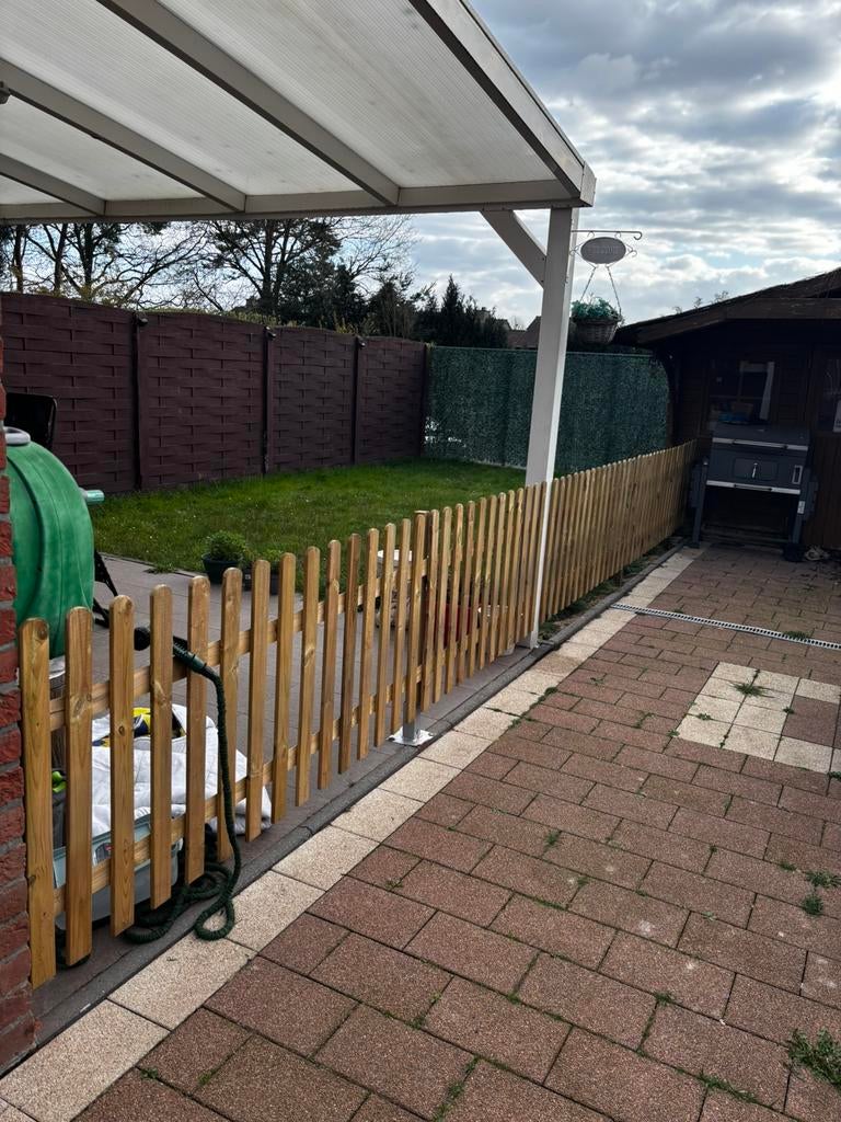 De houten hek  tuinomheining is vrij nieuw., Tuin en Terras, Ophalen, Zo goed als nieuw