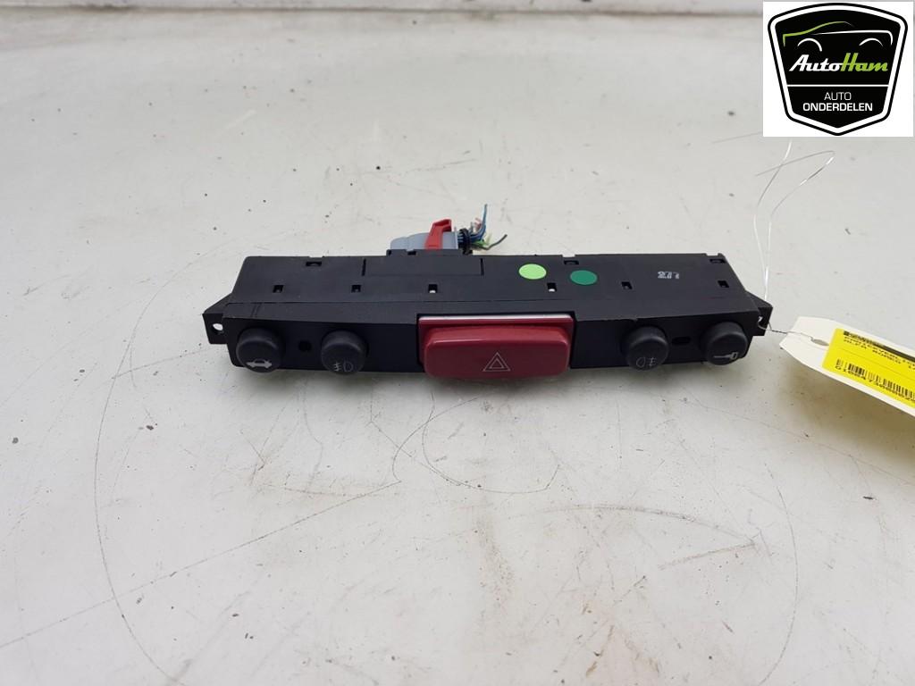 COMMUTATEUR DE FEUX DE DETRESSE 147 (937) (735266925), Utilisé, Alfa Romeo