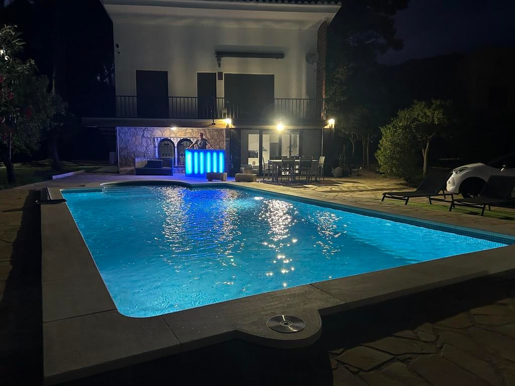 Villa piscine privee jardin 1000m2 parking 3 voitures, Vacances