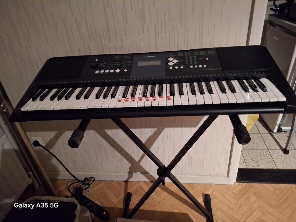 Casio Keyboard met standaard voor beginners, Muziek en Instrumenten, Keyboards, Ophalen, Casio, Met standaard