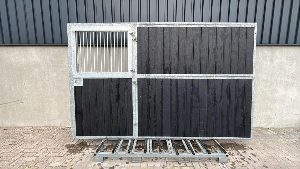Voorwand met deur links | 3500 x 2200 mm. | B-Keuze, Dieren en Toebehoren, Weidegang, 4 paarden of pony's of meer
