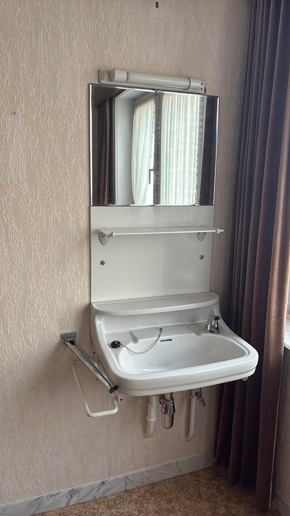 Lavabo avec supports et porte-serviettes, Enlèvement, Utilisé