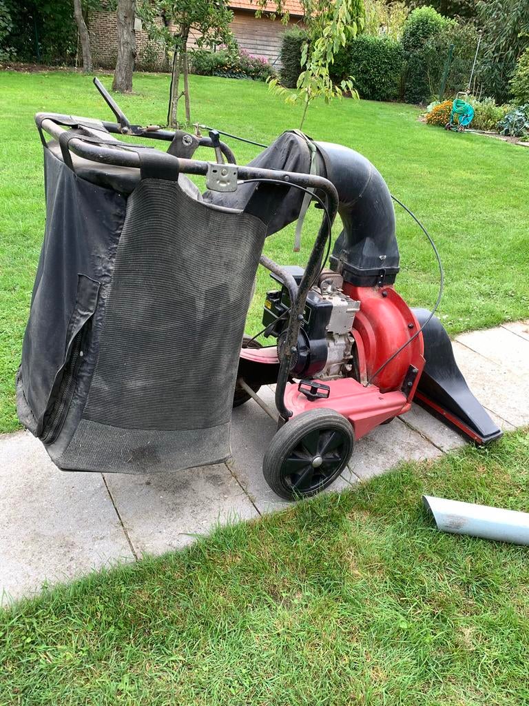 Aspirateur de feuilles, moteur à essence, Briggs & Stratton, Utilisé, Essence, Enlèvement