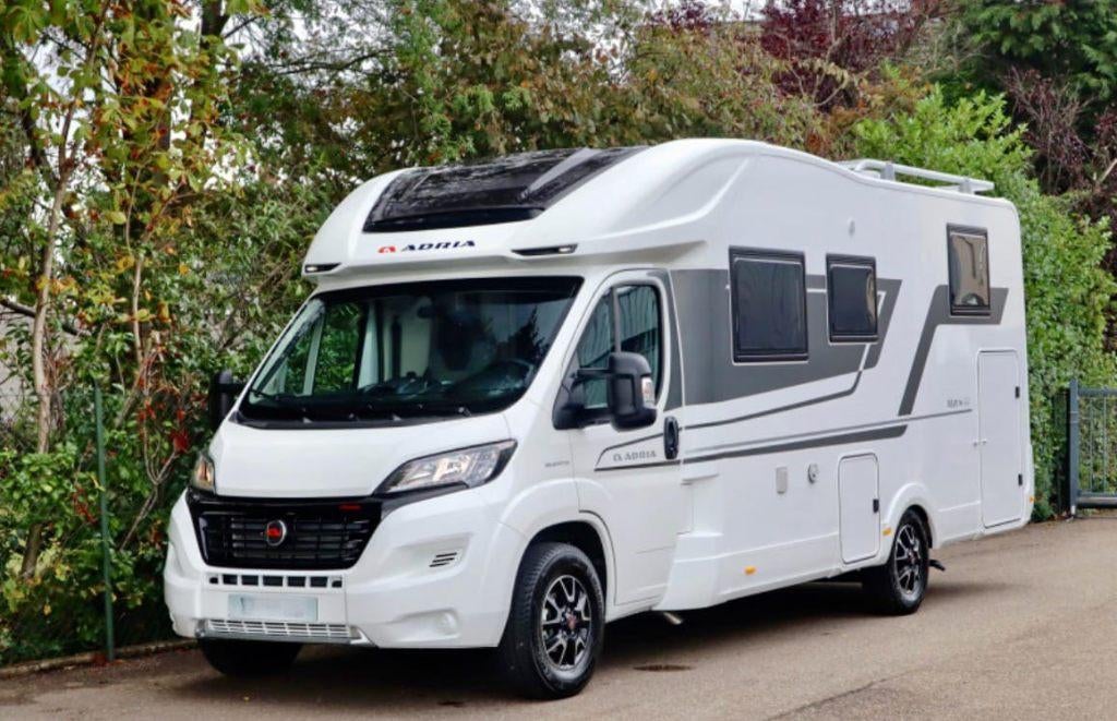 Adria Matrix Plus 670SL, Caravanes & Camping, Camping-cars, Jusqu'à 5, Fiat, Diesel, Automatique