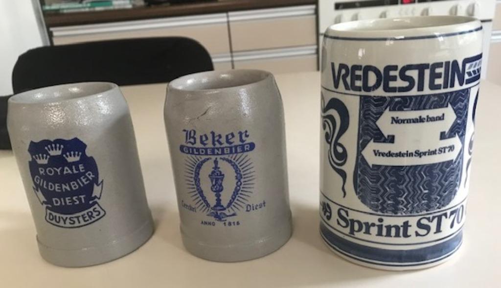3 STENEN BIERPOTTEN - DIEST - VREDESTEIN AUTOBANDEN, Ophalen of Verzenden, Gebruikt, Bierglas