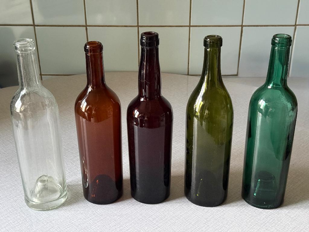 Lege wijnflessen, Ophalen, Zo goed als nieuw