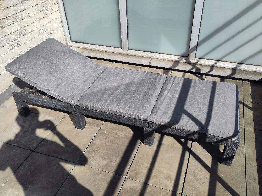 Allibert Daytona ligbed + kussen grijs, Tuin en Terras, Ligbedden, Zo goed als nieuw, Kunststof, Verstelbaar, Ophalen