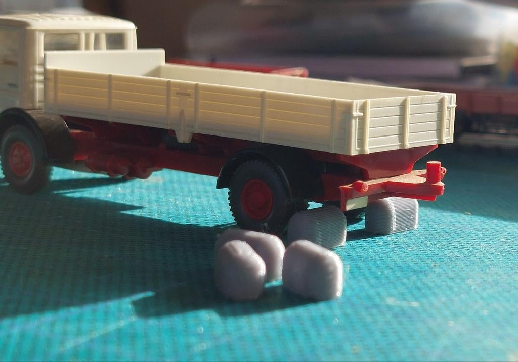 H0LK 2018 : DOS DE PORCELET EN GUISE DE DÉCOR OU DE CHARGEME, Neuf, Autres marques, Autres types, Courant continu ou Courant alternatif