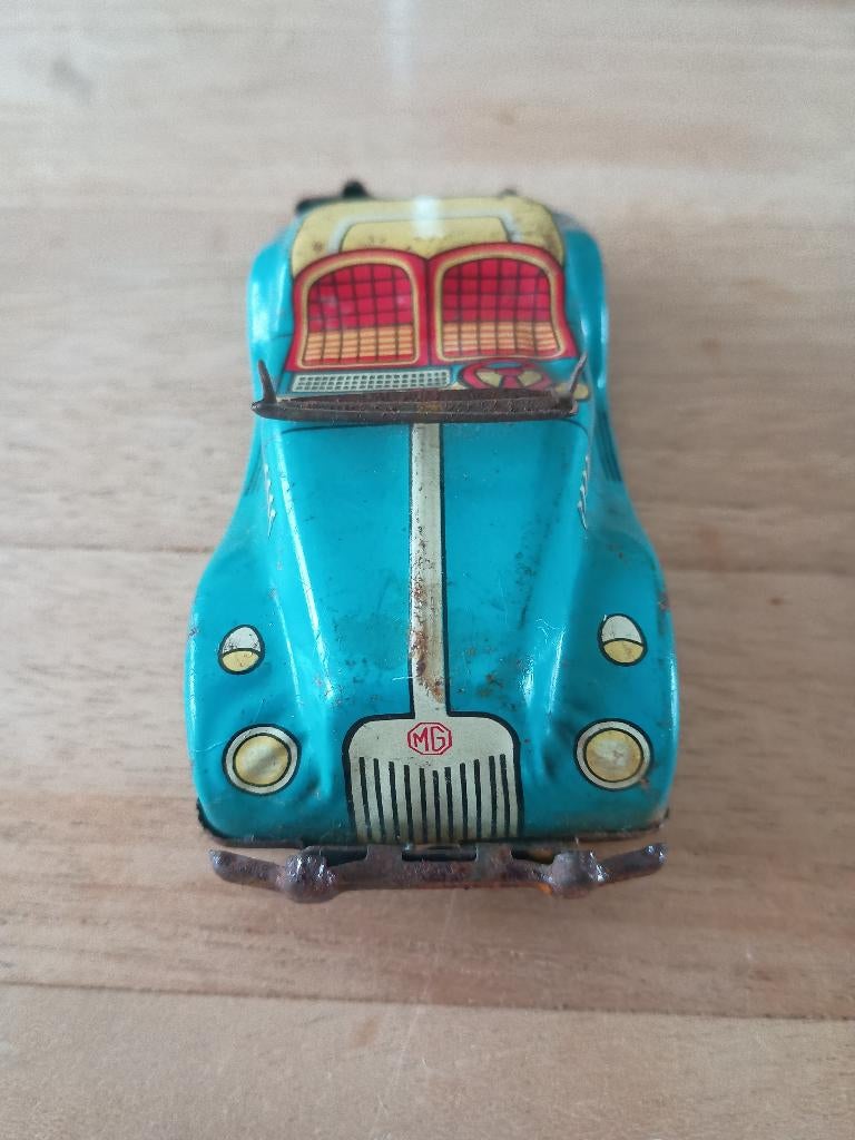 ancienne petite voiture MG cabriolet, Enlèvement