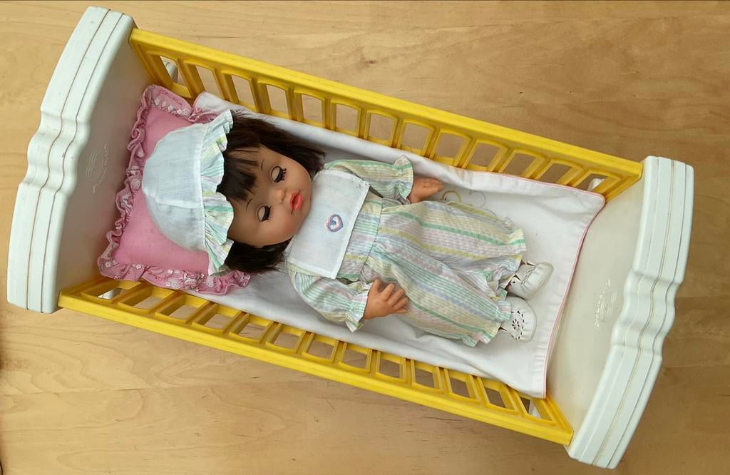 Fisher Price Berceau musical, poupée…….vintage, Enfants & Bébés, Jouets | Fisher-Price, Utilisé, Enlèvement