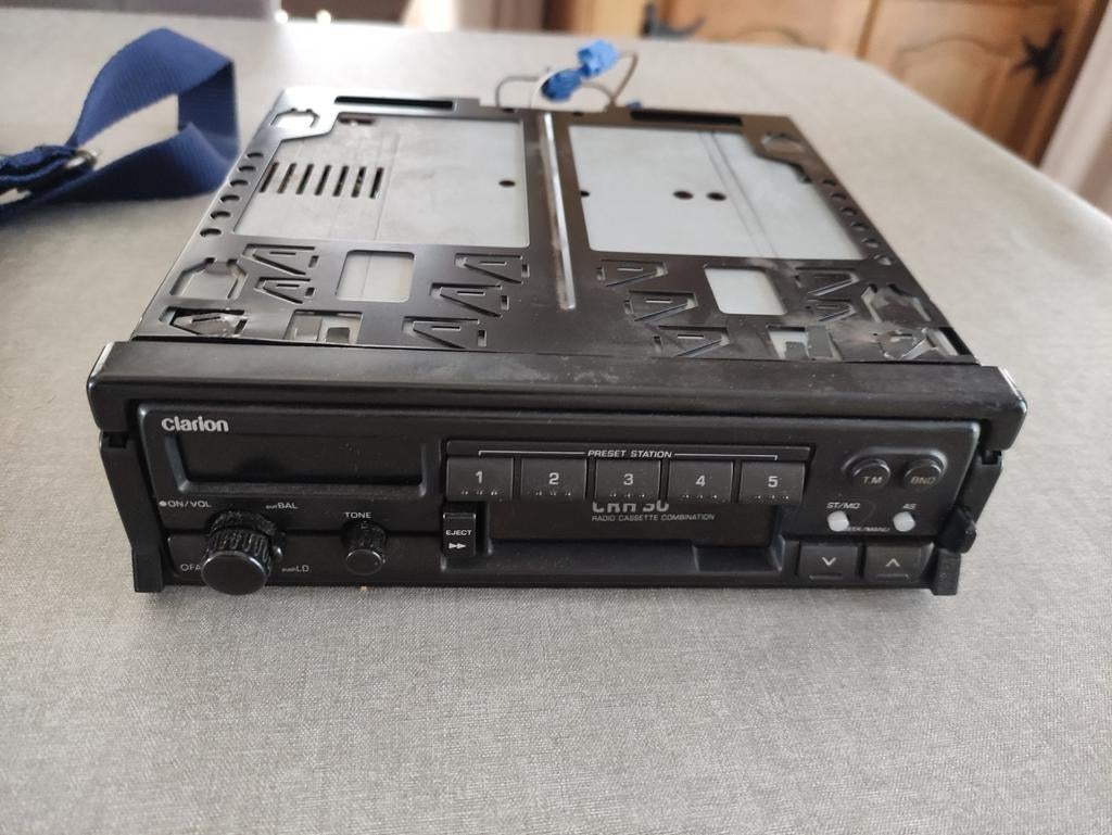 Autoradio cassette CLARION CRH30 avec un étui ., Auto diversen, Autoradio's, Ophalen, Gebruikt