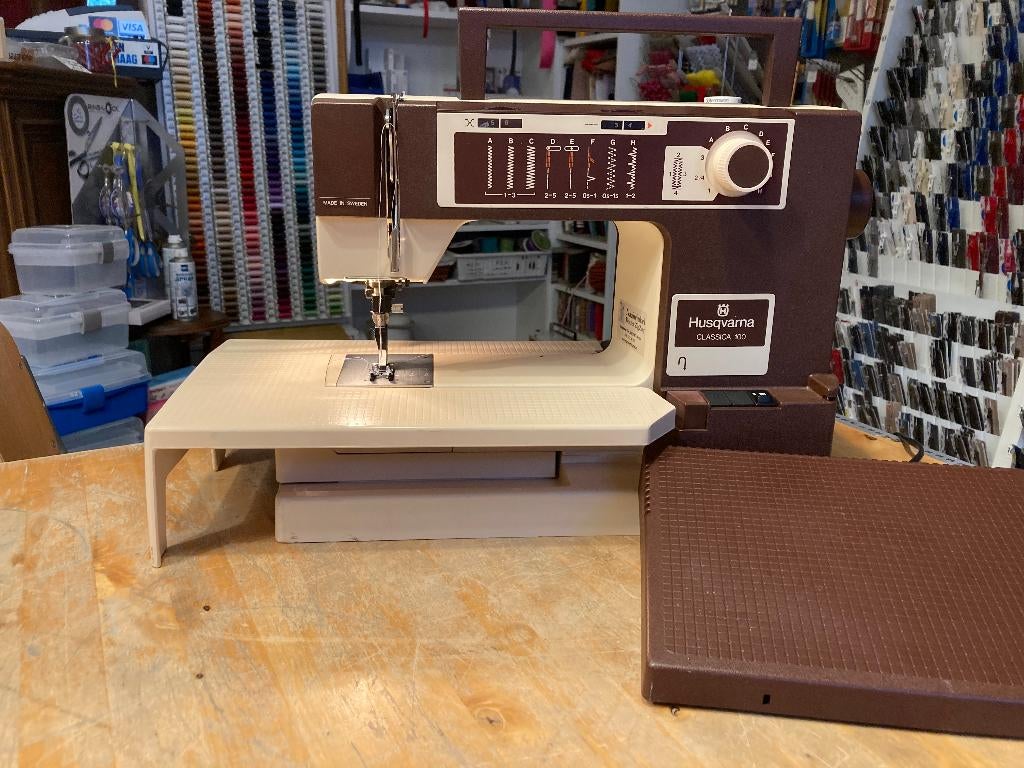 Husqvarna Classica 100 naaimachine, Hobby en Vrije tijd, Naaimachines en Toebehoren, Ophalen of Verzenden, Gebruikt, Naaimachine