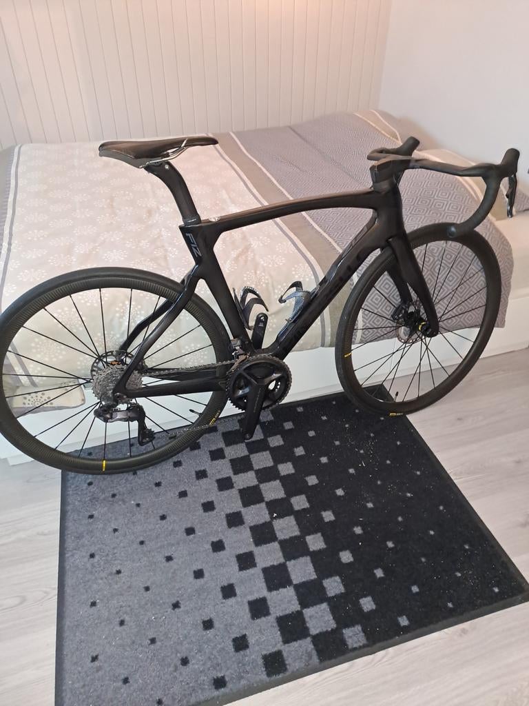 Vélo pinarello f12, Enlèvement, Carbone