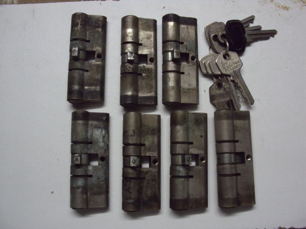 Cylinders, merk DOM , lengte 80mm, Ophalen, Zo goed als nieuw, Inox, Slot