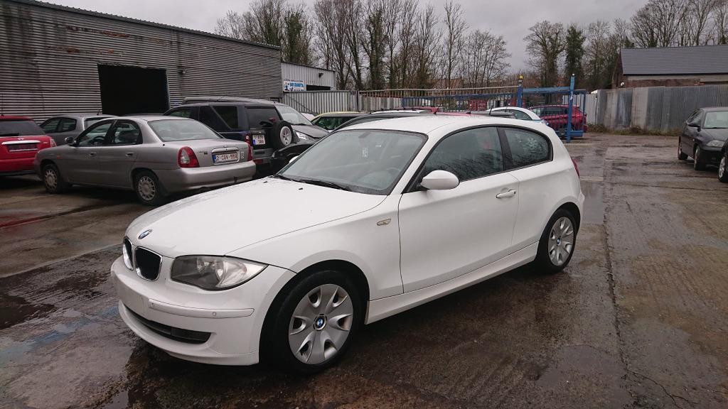 BMW 116i essence 2008 180000km clim gps GARANTIE, Auto's, 90 kW, Zwart, Wit, Bedrijf