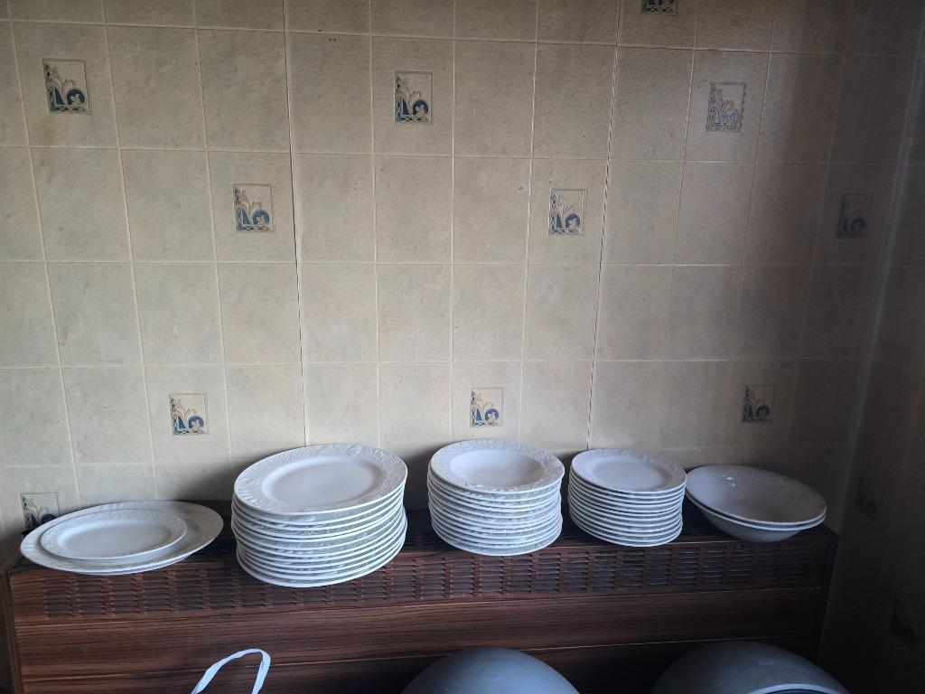 servies, Service complet, Enlèvement, Utilisé, Autres matériaux