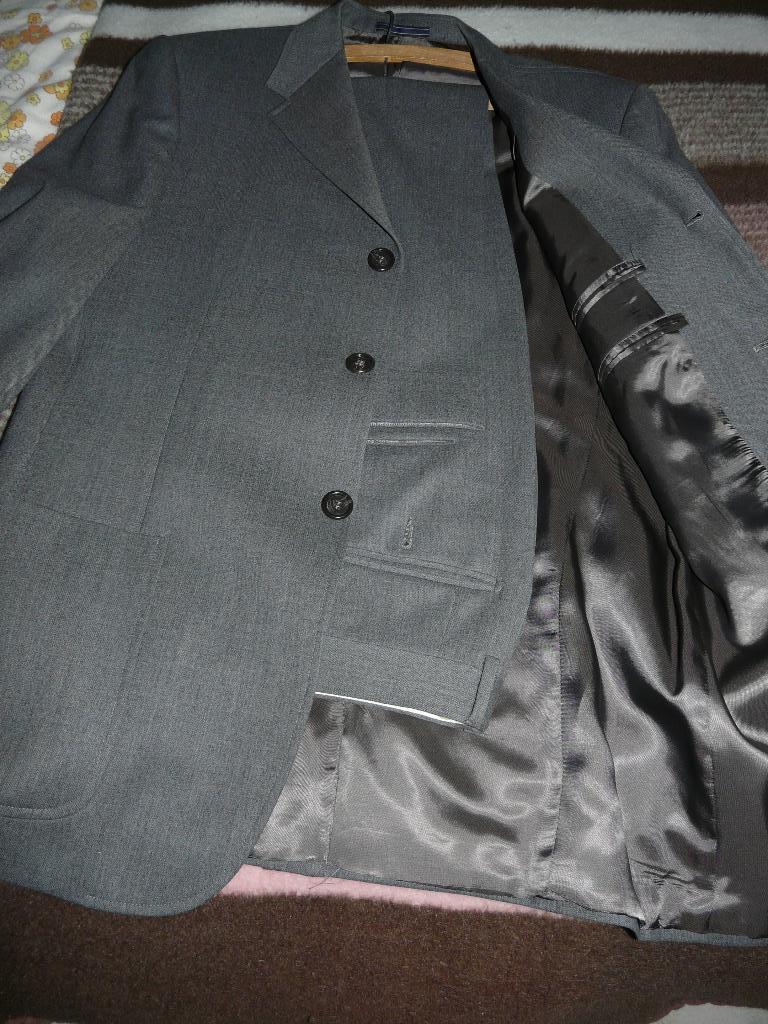 Herenkostuum in grijze kleur , design Michelli maat M, Kleding | Heren, Ophalen, Maat 48/50 (M), Zo goed als nieuw, Grijs