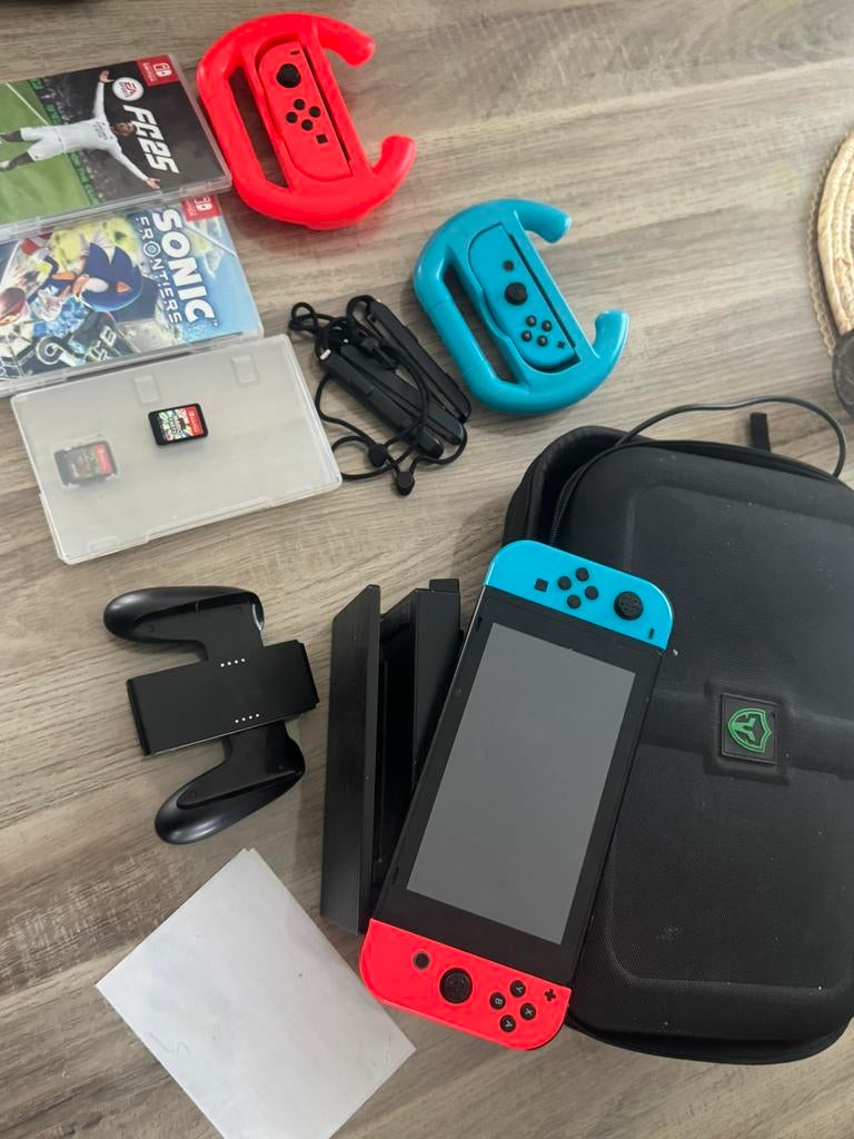 Nintendo Switch  + 4 topgames + Joy-Cons inbegrepen, Enlèvement ou Envoi, Comme neuf, Avec 3 manettes ou plus, Switch Original