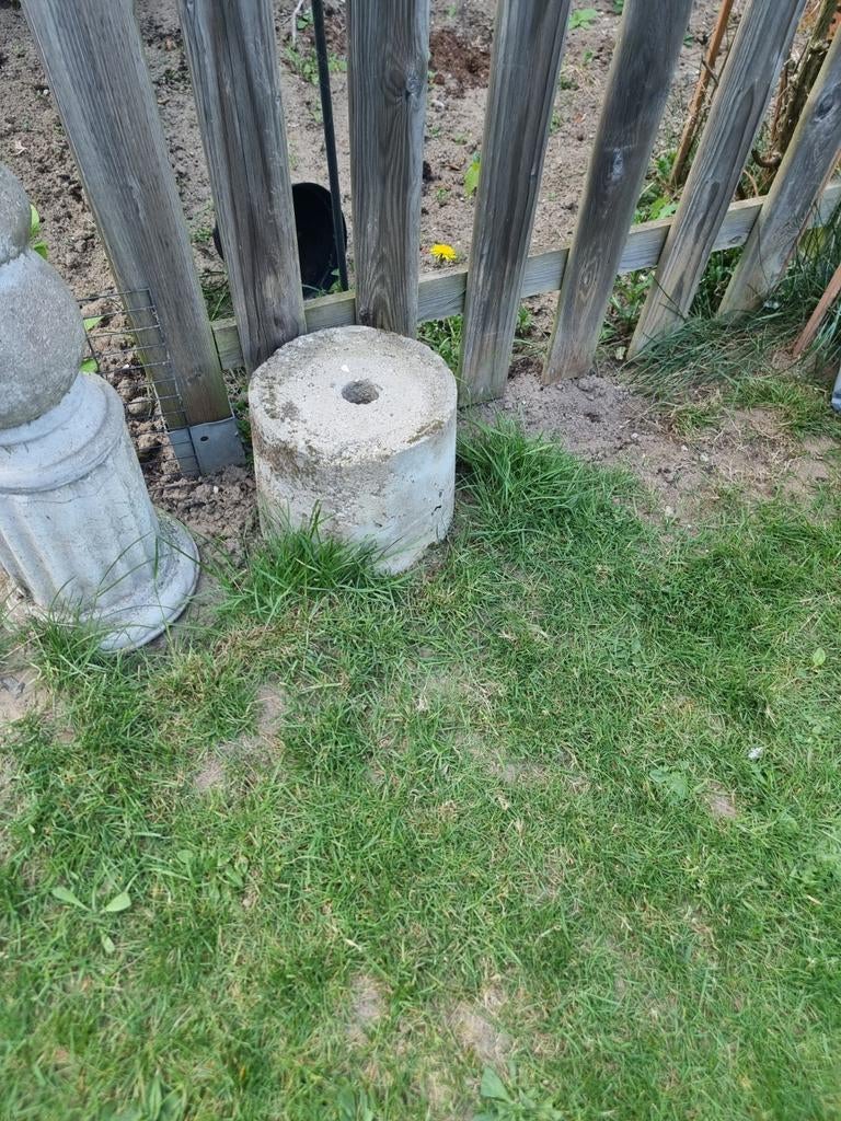 Gratis Parasol houder van beton.Afhalen in Aartselaar, Tuin en Terras, Ophalen, Gebruikt