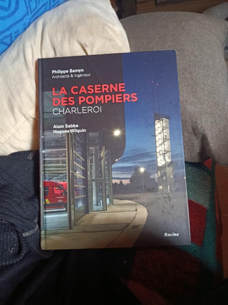 Livre sur la caserne des pompiers de Charleroi, Enlèvement ou Envoi, Neuf