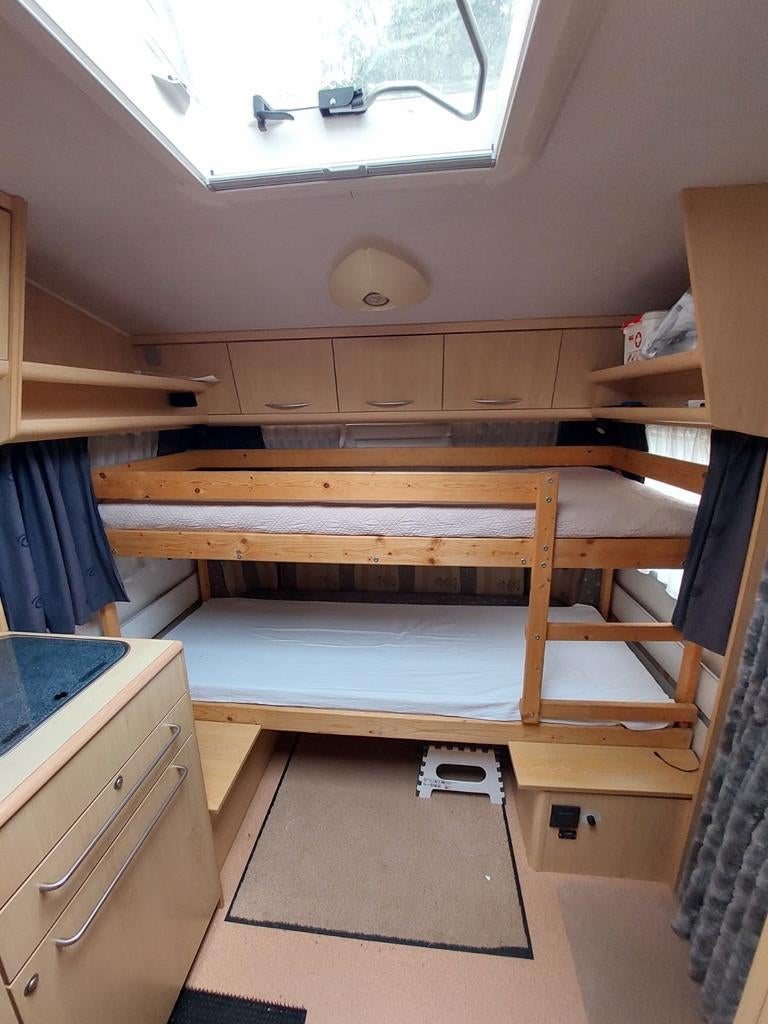 op maat gemaakt stapelbed voor caravan, Ophalen