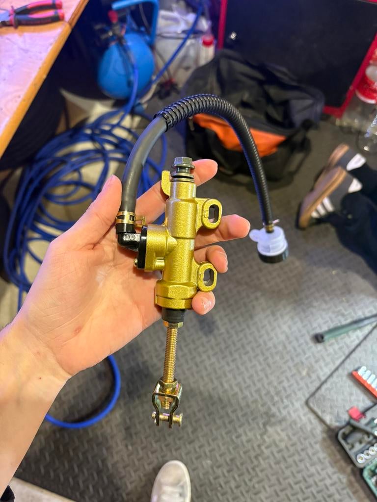 oliepomp dax, Enlèvement