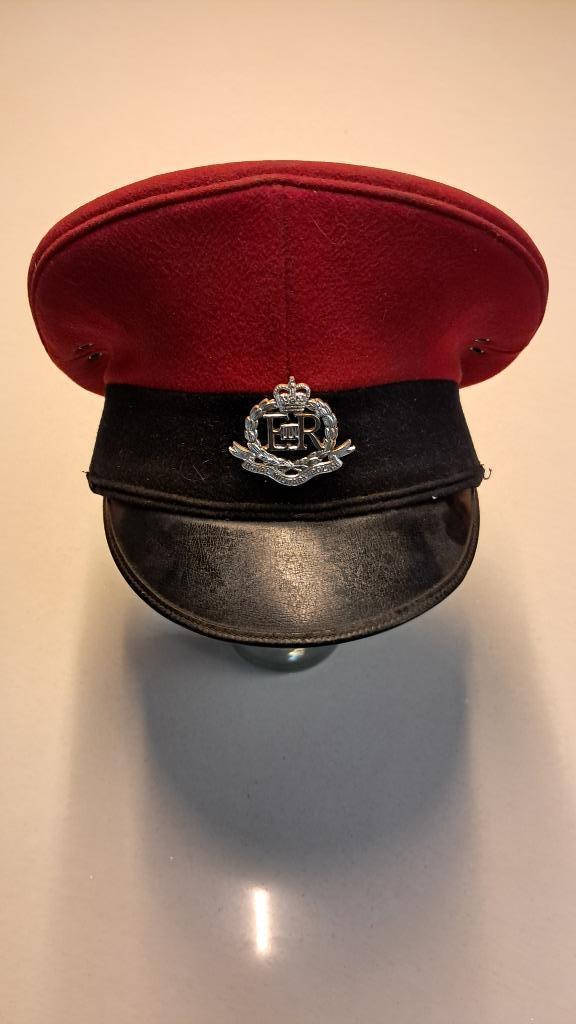 ANGLETERRE - KEPI POLICE MILITAIRE, Ophalen of Verzenden, Landmacht, Helm of Baret