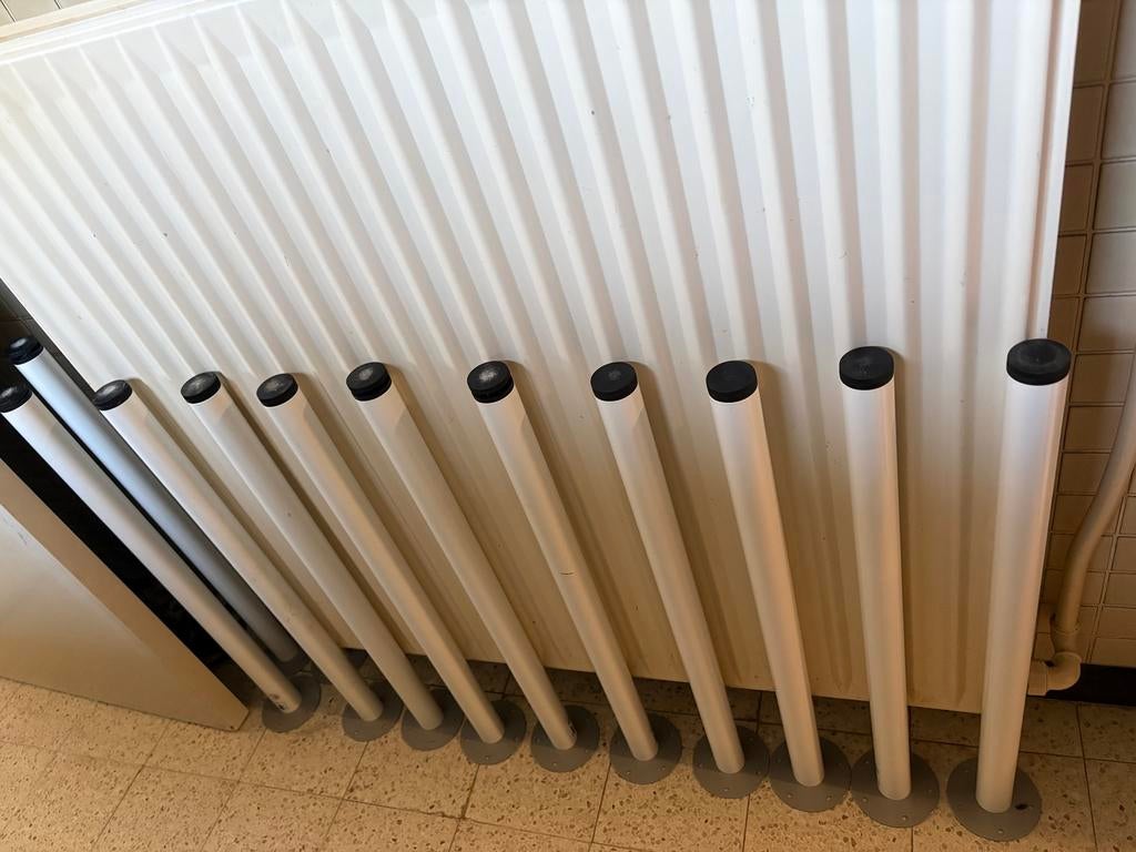 Pieds de table Ikea Adils blancs (plusieurs pièces), Maison & Meubles, Pièces pour table, Enlèvement, Comme neuf