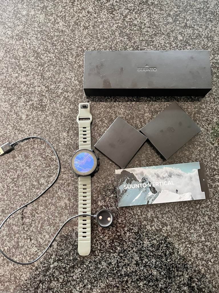 Suunto vertical met solar, Handtassen en Accessoires, Sporthorloges, Ophalen, Nieuw