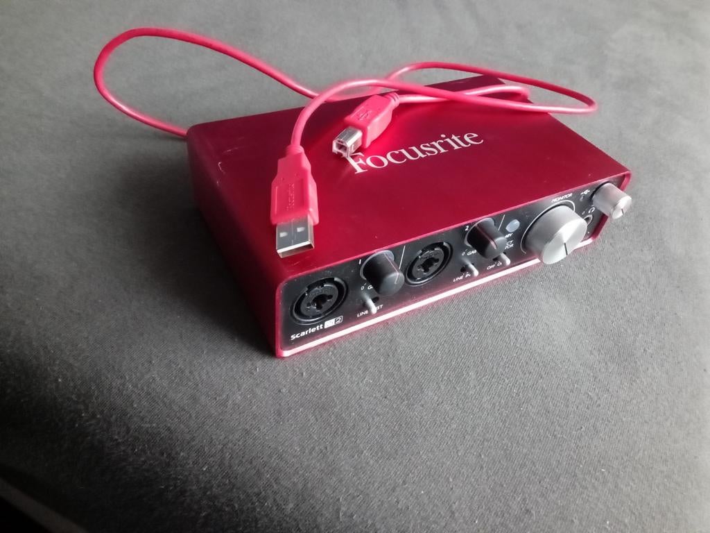 Focusrite  scaprlett2i2 + usb, Muziek en Instrumenten, Instrumenten | Onderdelen, Ophalen
