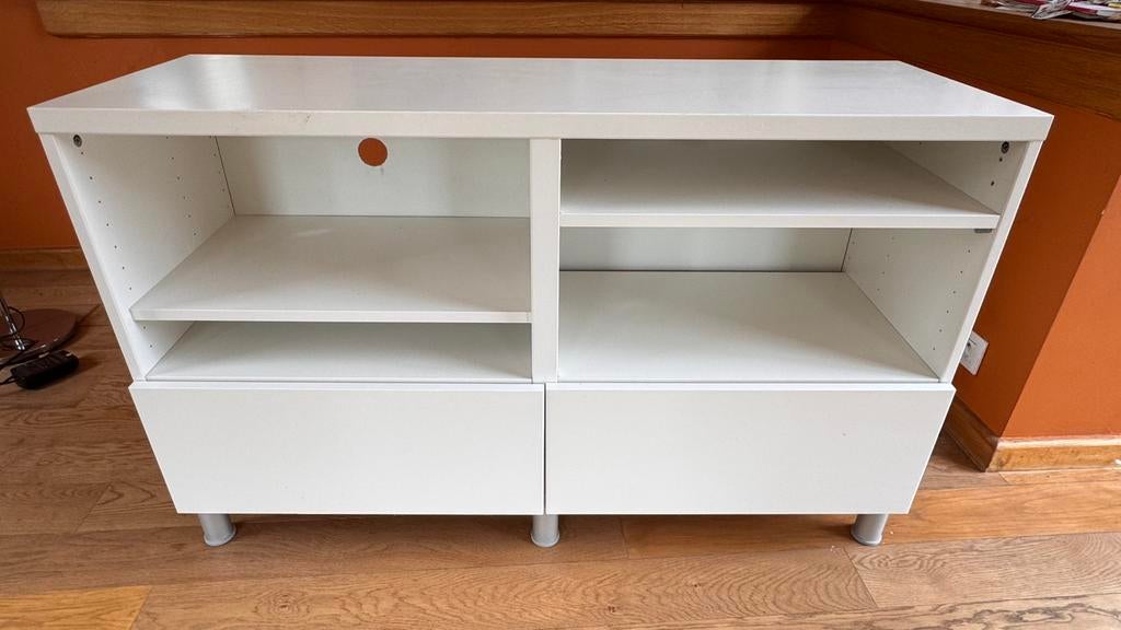 IKEA TV‑meubel – wit – in zeer goede staat, Huis en Inrichting, Kasten |Televisiemeubels, Ophalen, 100 tot 150 cm, 50 tot 100 cm