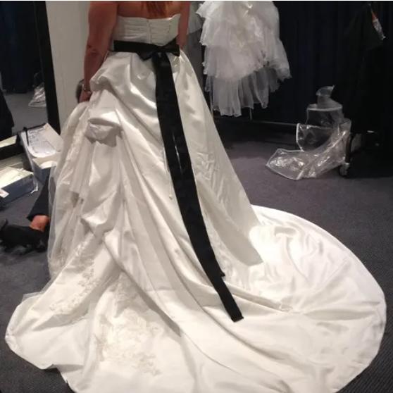 Trouwkleed in witte kleur met afneembare halter - Maat 44-46, Kleding | Dames, Ophalen, Zo goed als nieuw, Wit, Trouwjurk