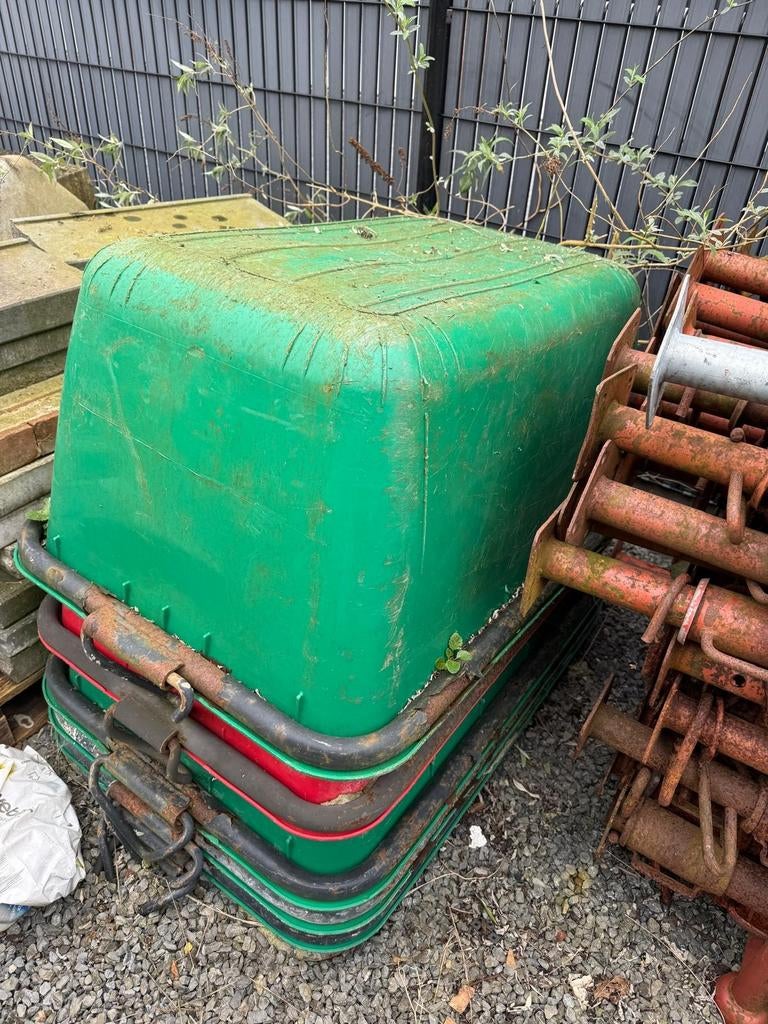 5 bacs à mortier peuvent également être grutés, Animaux & Accessoires, Enlèvement