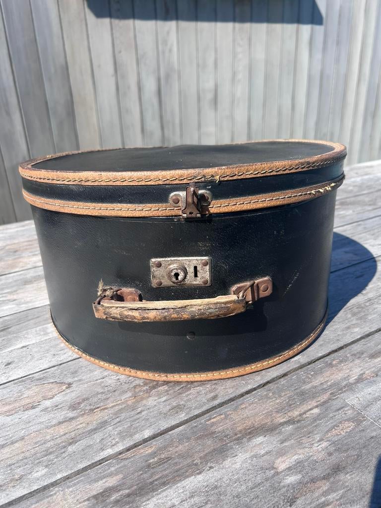 Antieken hoedendoos, Ophalen