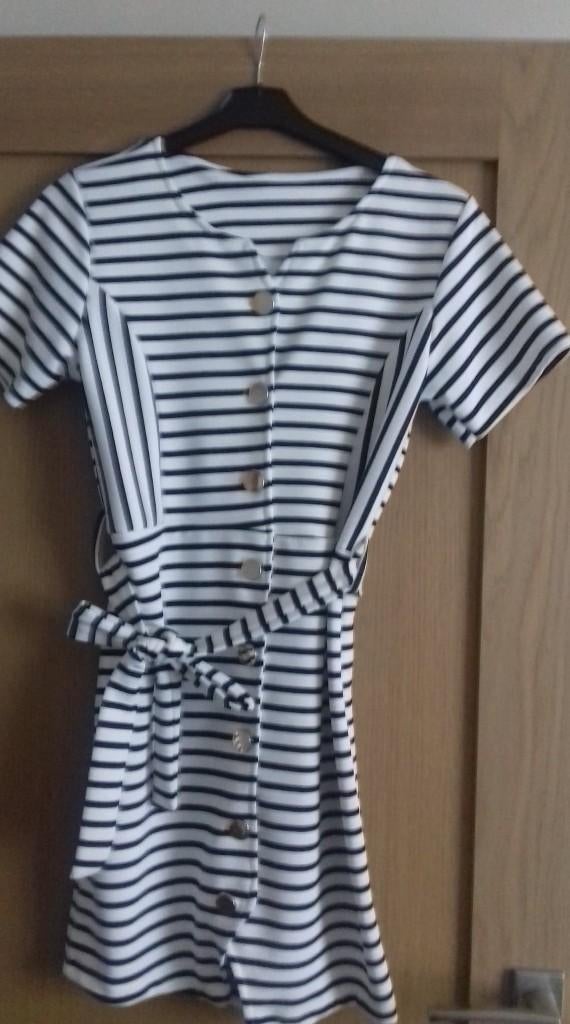 Nieuw kleedje, Ophalen, Nieuw, Maat 38/40 (M), Knielengte