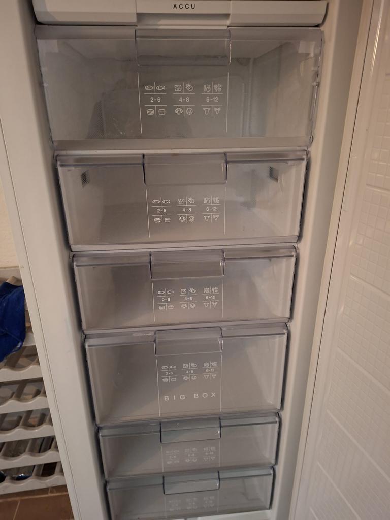 Staande Diepvries, Elektronische apparatuur, Vriezers en Diepvrieskisten, Ophalen, Zo goed als nieuw, Vrijstaand, Vrieskast