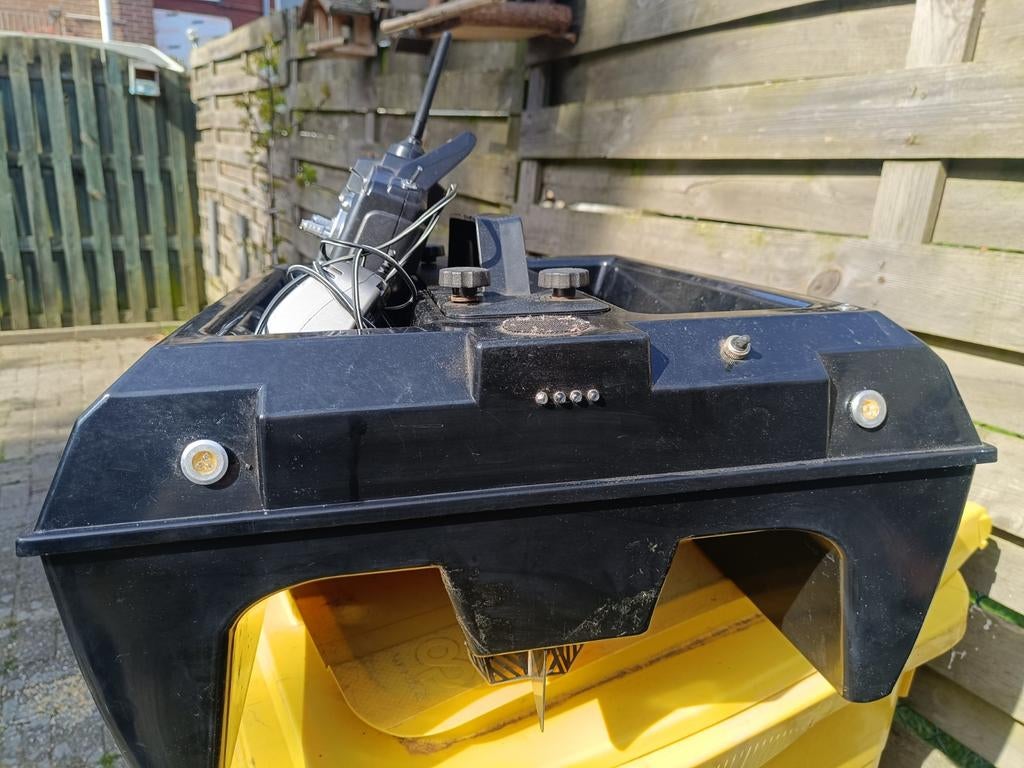 Voerboot navigator in zeer goede staat met futuba zendere, Ophalen