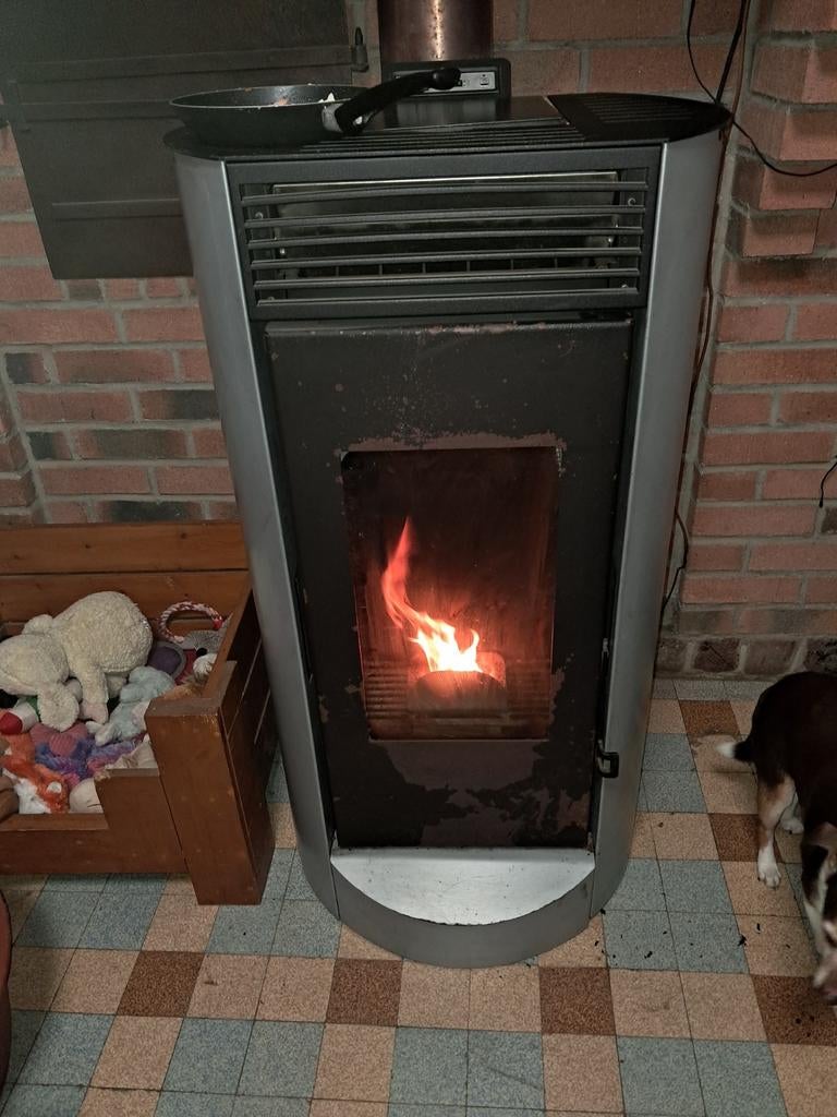 Poele a pellets invicta l'ordi 10 kw, Huis en Inrichting, Ophalen