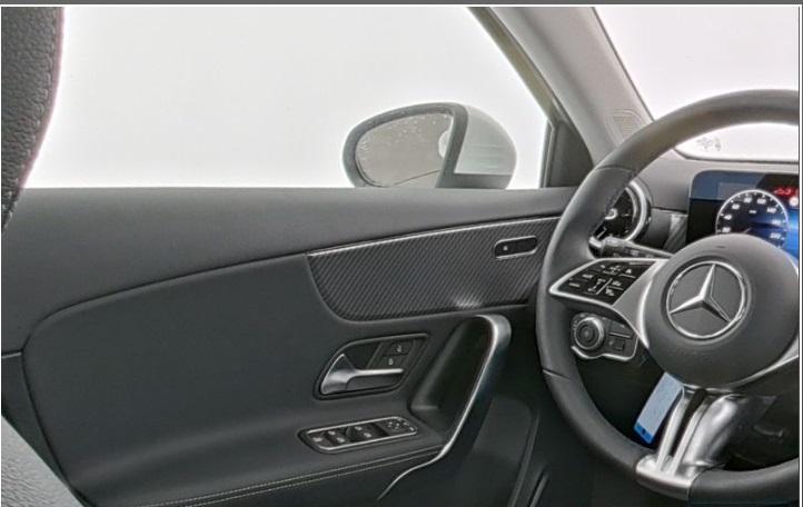 Mercedes-Benz A-klasse 220 4MATIC Hatchback Luxury Line | Tr, Auto's, Automaat, Stof, Zwart, 4 cilinders