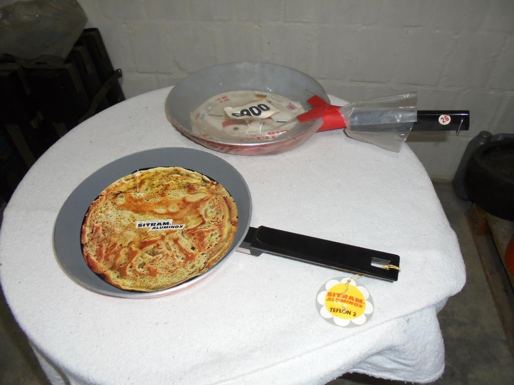 Vintage nieuwe bakpannen, Huis en Inrichting, Keuken | Potten en Pannen, Ophalen of Verzenden, Nieuw, Aluminium, Overige typen