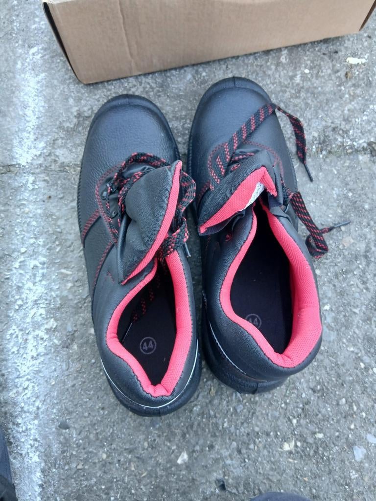 Chaussure sécurité neuve taille 44, Bricolage & Construction, Enlèvement, Neuf