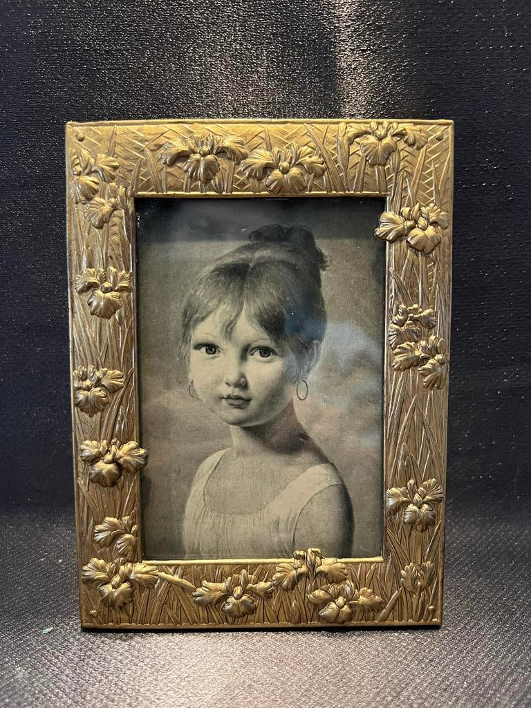 Antieke fotolijst met reliëf bloemen – messing/ art nouveau, Enlèvement ou Envoi