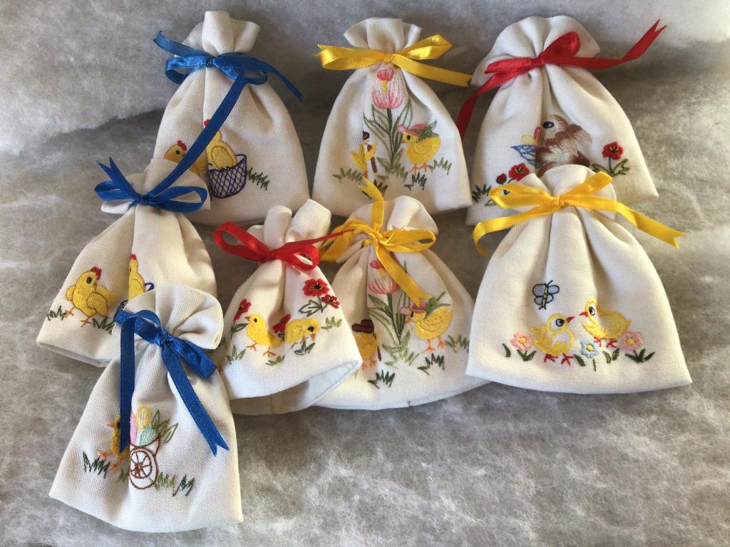 8 vintage eierwarmers. Geborduurd. Paastafereel, Ophalen of Verzenden